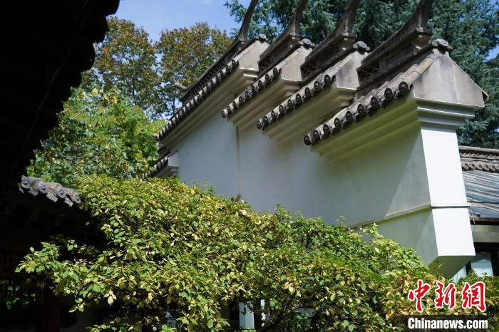 圖為西寧園林植物園內(nèi)的蘇式風格建筑?！●R銘言 攝