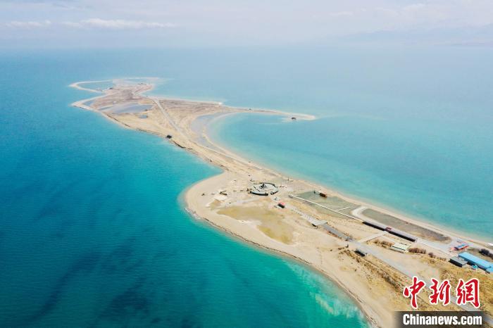 圖為青海湖?！±罱瓕?攝