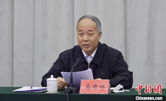 圖為農(nóng)業(yè)農(nóng)村部副部長(zhǎng)馬有祥在部省共同打造青海綠色有機(jī)農(nóng)畜產(chǎn)品輸出地推進(jìn)會(huì)議上講話?！±罱瓕?攝
