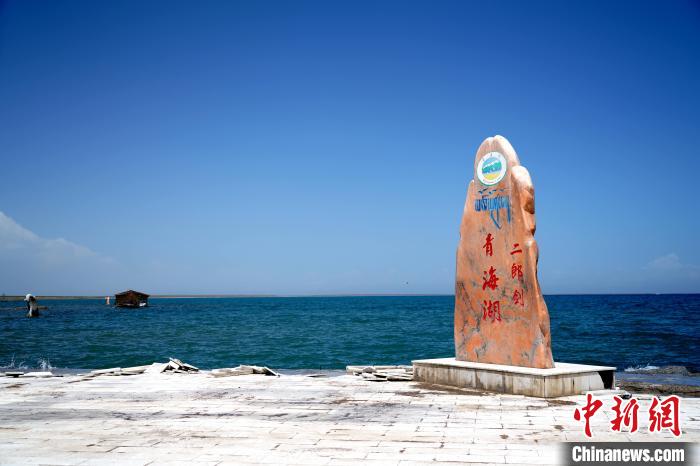 圖為青海湖景區(qū)一角?！O睿 攝