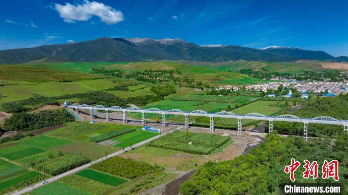 圖為引大濟湟西干渠的渡槽。(資料圖) 青海省水利廳 供圖