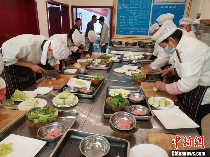 拉薩聚焦高校畢業(yè)生、農(nóng)牧民就業(yè)任務(wù)指標(biāo)均超額完成