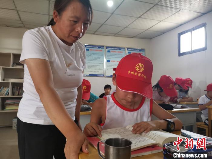 甘肅鄉(xiāng)村巾幗標兵干一行愛一行：教書、建勞務(wù)施工隊成“大拿”