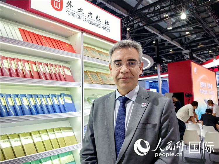 巴西東進出版社社長高文勇接受人民網(wǎng)專訪。人民網(wǎng)記者 符園園攝