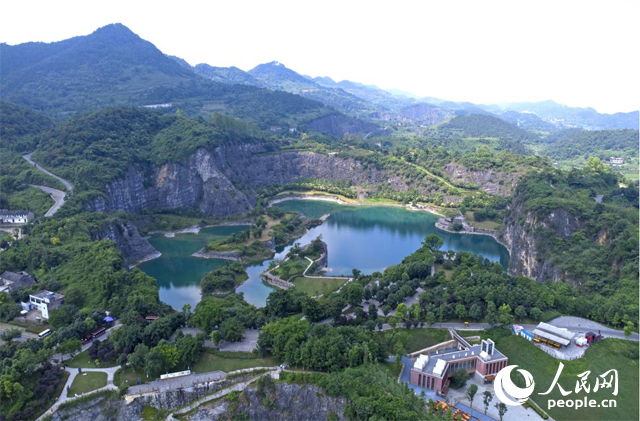 由廢棄礦山改建成的銅鑼山礦山公園。人民網(wǎng)記者 劉祎攝