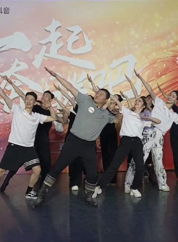 講好中華民族共同體故事，讓網(wǎng)絡(luò)“連心”更“聚心”