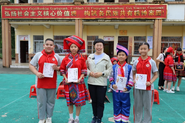 講好中華民族共同體故事，讓網(wǎng)絡(luò)“連心”更“聚心”