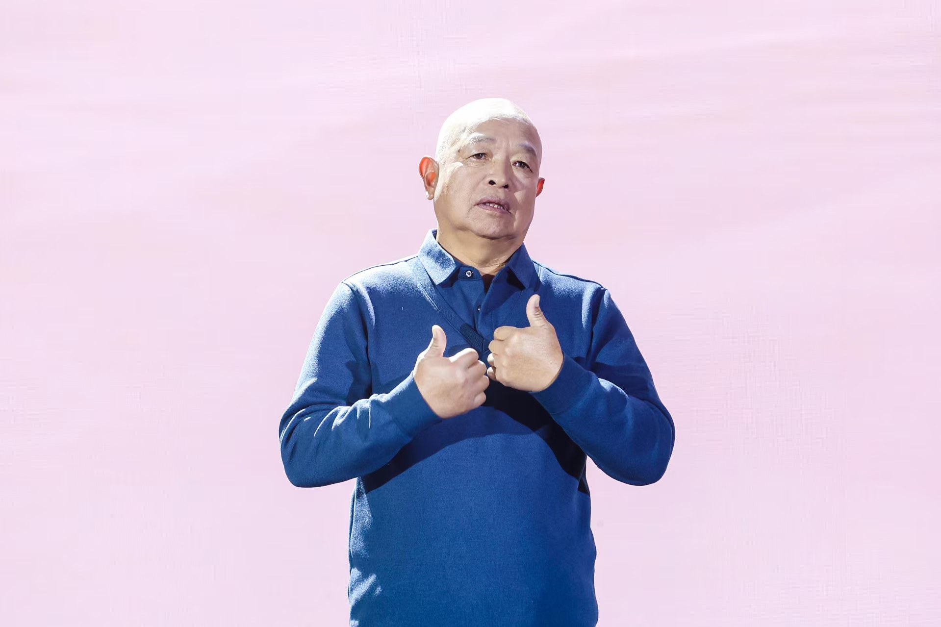 “山東好人”、煙臺市無聲洗車場經(jīng)理柳興濤。人民視頻供圖。