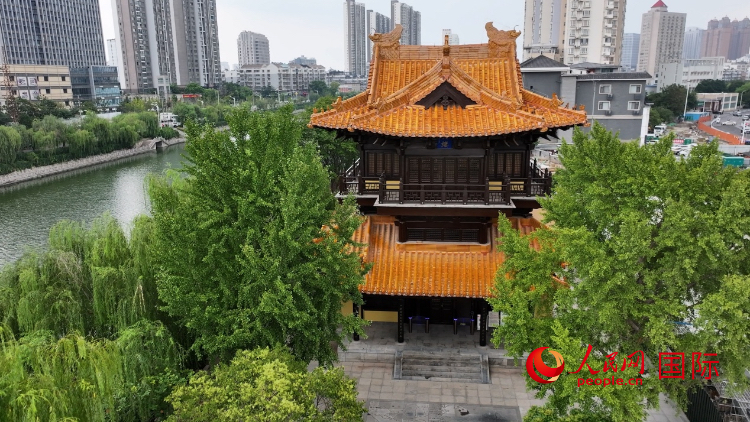 黃樓外觀。人民網(wǎng)記者 余樂攝