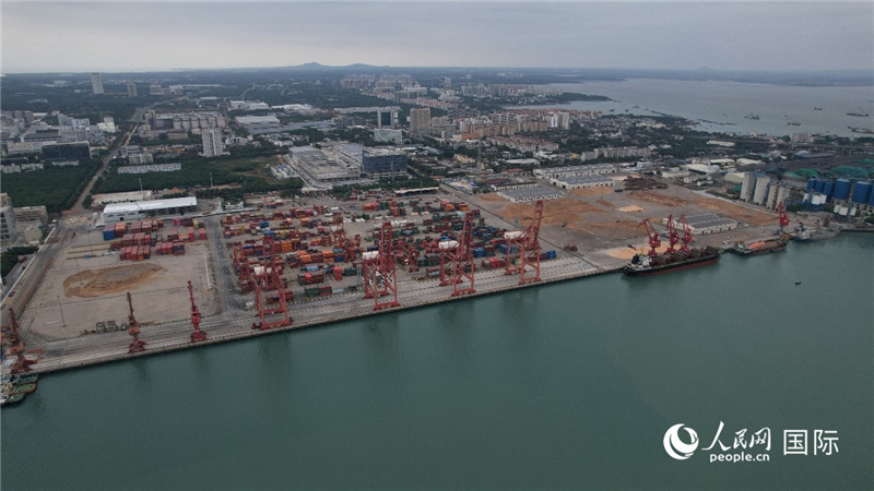 海南省儋州市洋浦國(guó)際集裝箱碼頭俯瞰圖。人民網(wǎng)記者孟凡盛攝