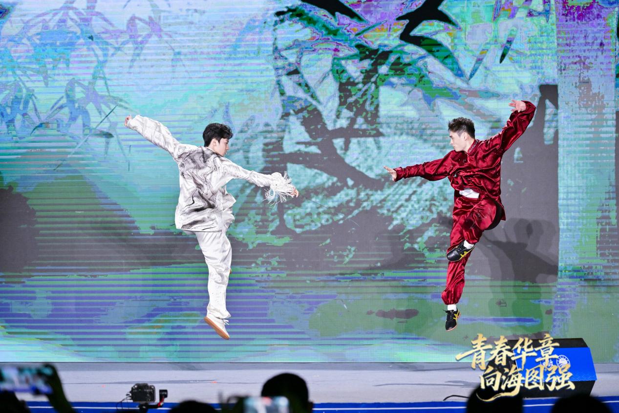 全運(yùn)健兒劉德文、紀(jì)豪（左）帶來(lái)“青春有我”的澎湃活力。主辦方供圖