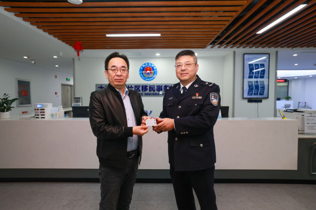 全省首張往來港澳人才簽注落地大連自貿(mào)片區(qū)。遼寧自貿(mào)試驗(yàn)區(qū)大連片區(qū)供圖