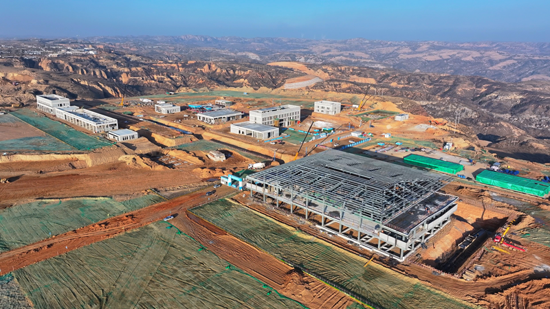 正在建設(shè)的府谷府州機(jī)場(chǎng)。朱鑫攝