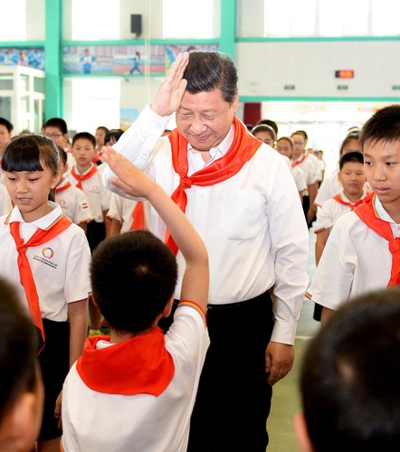 2014年5月30日，習(xí)近平總書記來到北京市海淀區(qū)民族小學(xué)，參加慶?！傲弧眹H兒童節(jié)活動。