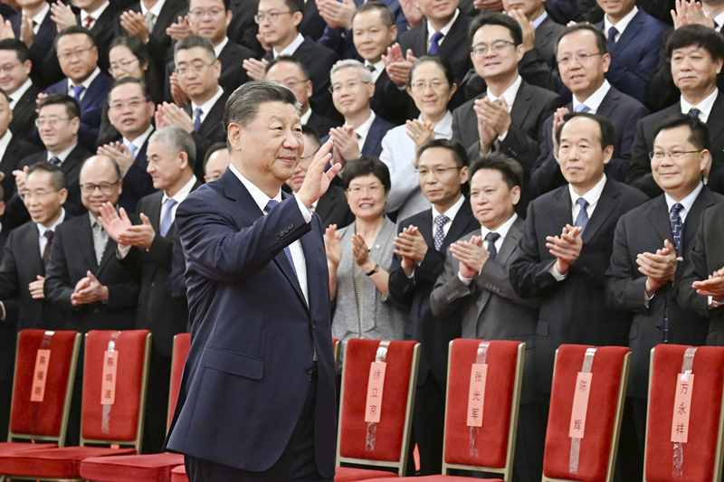 2024年9月23日，習(xí)近平總書記等黨和國(guó)家領(lǐng)導(dǎo)人接見探月工程嫦娥六號(hào)任務(wù)參研參試人員代表。