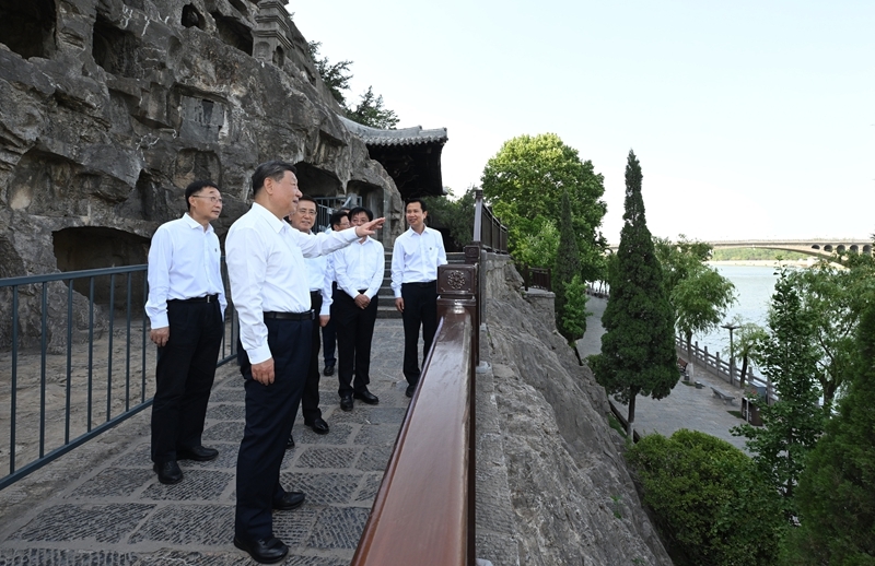2025年5月19日至20日，中共中央總書記、國家主席、中央軍委主席習(xí)近平在河南考察。這是19日下午，習(xí)近平在洛陽龍門石窟考察。新華社記者 謝環(huán)馳 攝