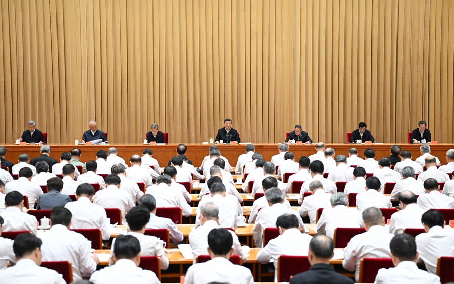 7月14日至15日，中央城市工作會議在北京舉行。中共中央總書記、國家主席、中央軍委主席習(xí)近平出席會議并發(fā)表重要講話。中共中央政治局常委李強、趙樂際、王滬寧、蔡奇、丁薛祥、李希出席會議。