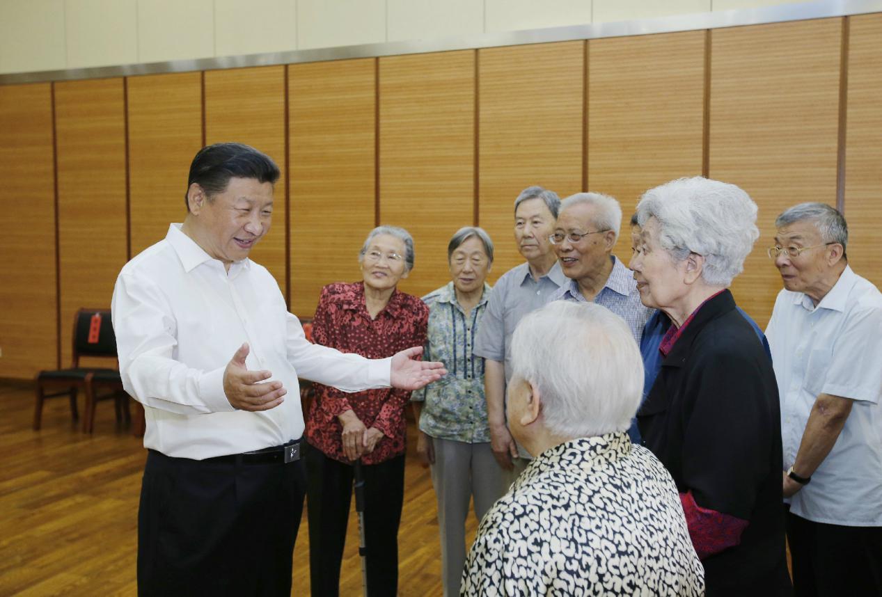 2016年9月9日，習(xí)近平總書記來到北京市八一學(xué)校，同母校老教師們親切交談。