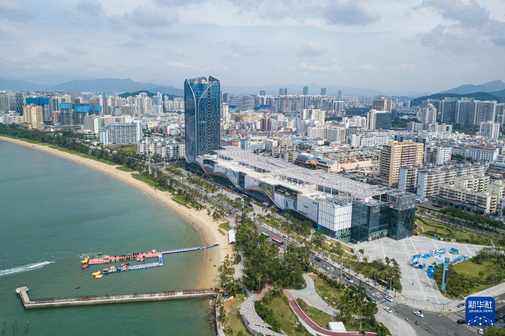 海南自貿(mào)港重點園區(qū)——三亞中央商務(wù)區(qū)（無人機(jī)照片，11月1日攝）。新華社記者 蒲曉旭攝