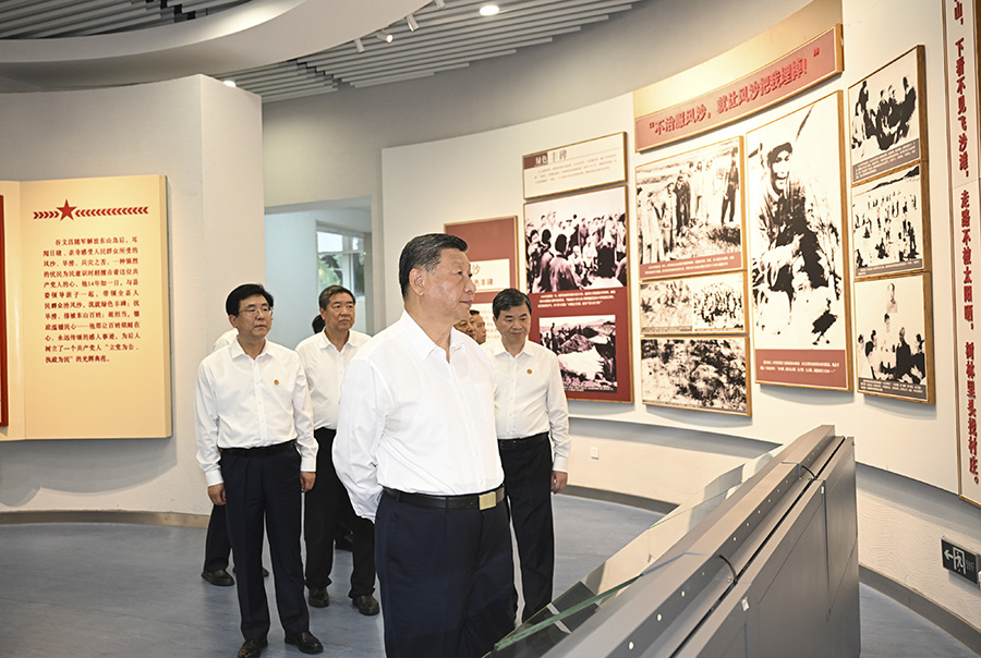 2024年10月15日至16日，中共中央總書記、國家主席、中央軍委主席習(xí)近平在福建考察。這是15日下午，習(xí)近平在漳州市東山縣谷文昌紀(jì)念館考察。新華社記者謝環(huán)馳攝
