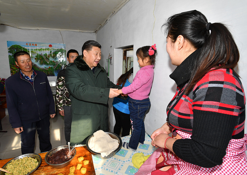 2017年1月24日，習(xí)近平總書記在河北張家口市張北縣小二臺鎮(zhèn)德勝村村民徐學(xué)海家中看望。