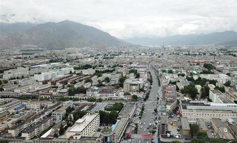 8?10日無人機(jī)拍攝的拉薩城市一景?新華社記?? 王益? ?.jpg