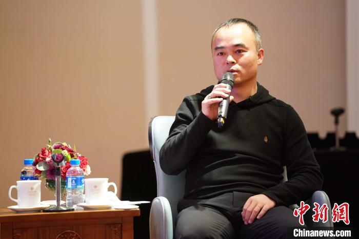 圖為<a target='_blank' >中新社</a>青海分社社長胡鐘藝就加強(qiáng)瀾湄流域新聞報道發(fā)表觀點(diǎn)。　蘇丹 攝