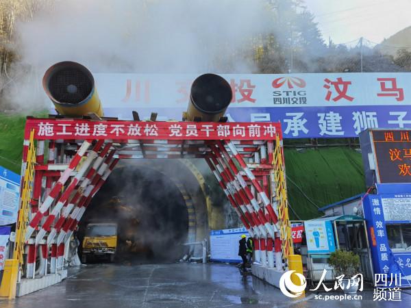 獅子坪隧道口。郭瑩 攝