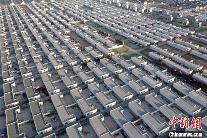 圖為蘭州新區(qū)移民安置區(qū)。　丁凱 攝