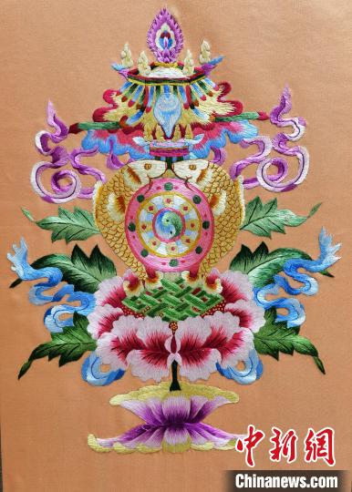 圖為藏繡作品。　祁增蓓 攝
