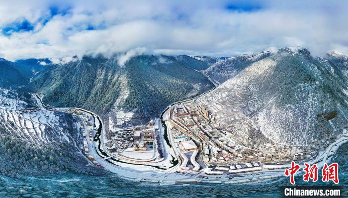 壤塘的雪后美景?！∪捞量h融媒體中心供圖