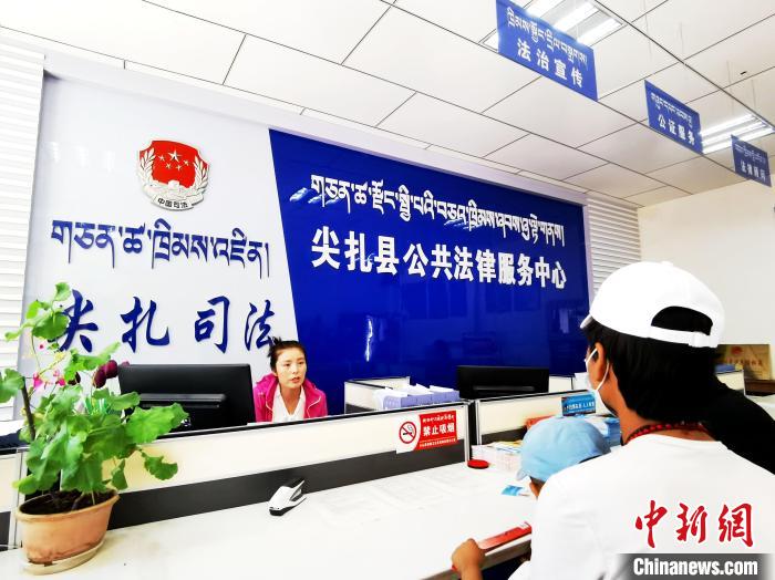 （人民幸福生活）探訪青海尖扎法律援助中心：應援盡援，給弱勢群體筑法律后盾