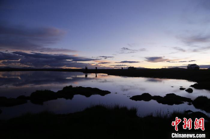 圖為夕陽(yáng)下的查旦濕地?！●R銘言 攝