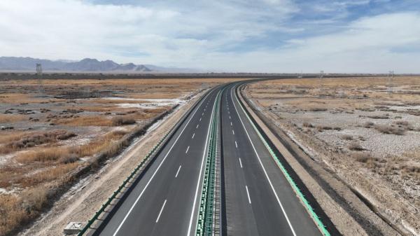 格爾木至茫崖公路擴(kuò)建工程正式通車(chē)