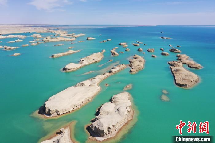 航拍青海大柴旦烏素特水上雅丹奇特景觀?！●R銘言 攝