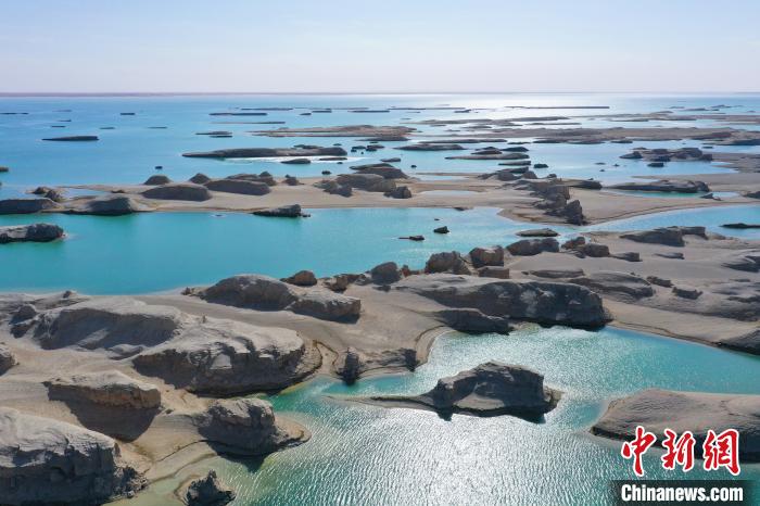 航拍青海大柴旦烏素特水上雅丹奇特景觀?！●R銘言 攝