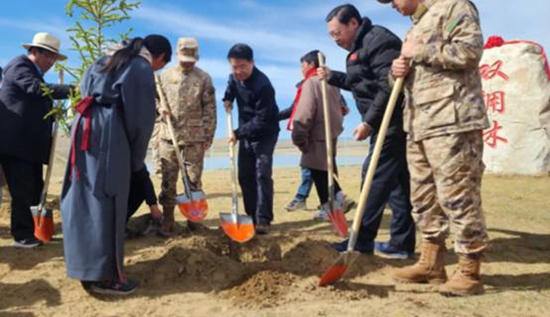 保護黃河干支流域生態(tài)，軍地共建“雙擁林”防護帶。四川省退役軍人事務(wù)廳供圖