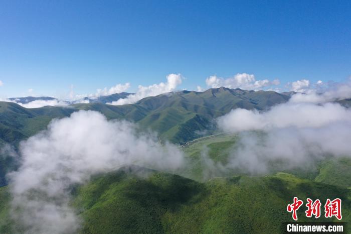 航拍賽來(lái)塘鎮(zhèn)山間云霧繚繞?！●R銘言 攝