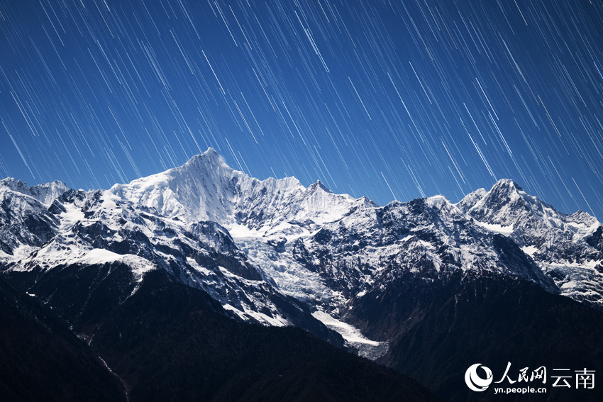 梅里雪山“星河流淌”奇觀。趙一舟攝
