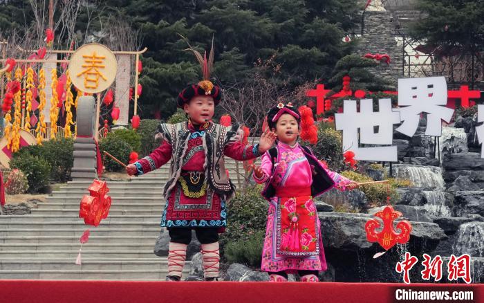 （新春見聞）阿壩州首屆村晚在理縣桃坪村啟幕