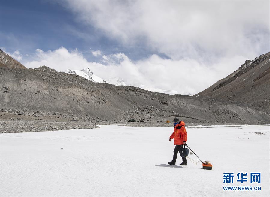 （新華全媒頭條·圖文互動）（8）往更高處長、往長春北京方向移動——來自海拔8848.86米的報告