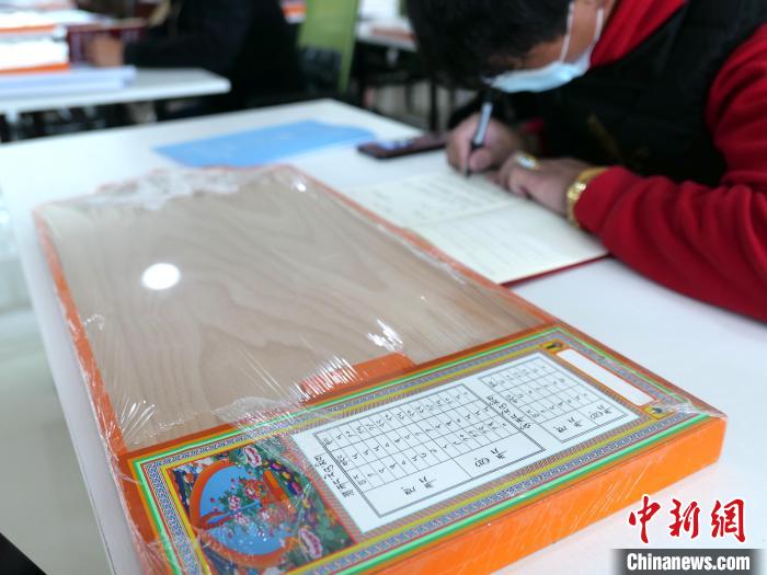 圖為天文歷算計(jì)算工具?！≈x牧 攝
