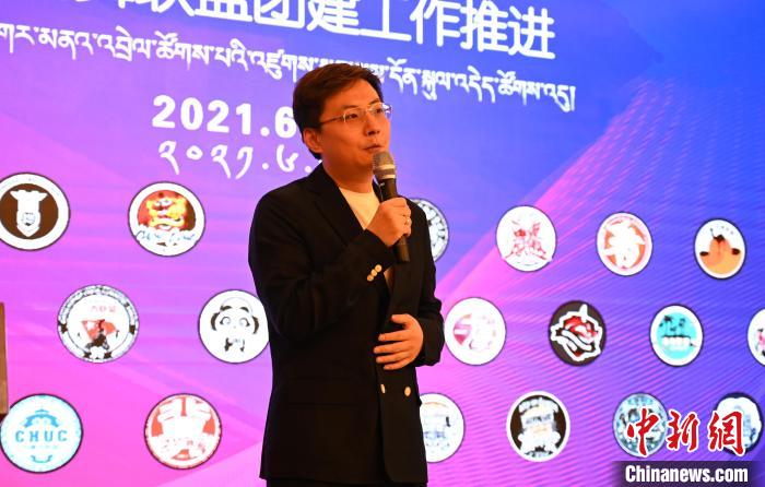 圖為中國舞蹈家協(xié)會街舞委員會常務副主任、秘書長夏銳致辭?！≮w朗 攝