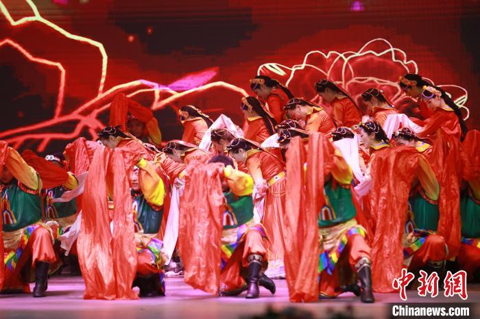 圖為農(nóng)行西藏分行演出現(xiàn)場(chǎng)。　農(nóng)行西藏分行 供圖
