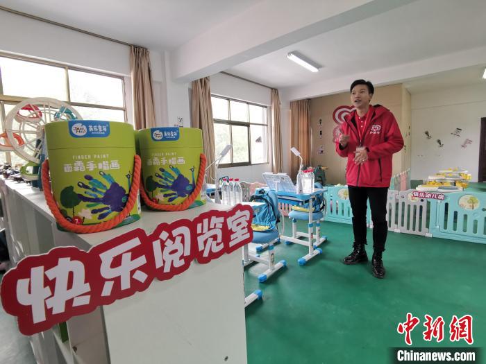 拉薩市堆龍德慶區(qū)幫普村的“心路文化空間”設(shè)有舒適的閱覽室?！≮w延 攝