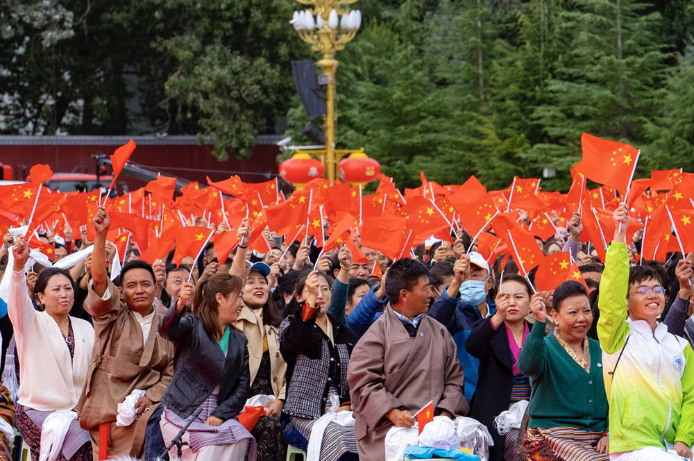8月19日10時，慶祝西藏和平解放70周年大會在拉薩市布達拉宮廣場隆重舉行。徐馭堯 攝