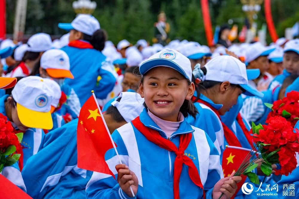 8月19日10時，慶祝西藏和平解放70周年大會在拉薩市布達拉宮廣場隆重舉行。徐馭堯 攝