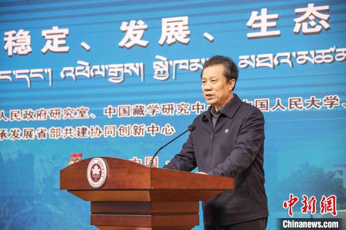 圖為西藏民族大學黨委書記、副校長劉凱在開幕式上致辭?！钪覍?攝