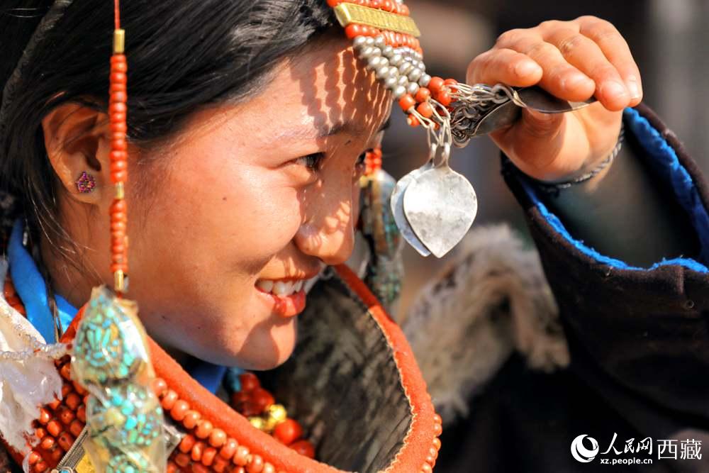 撩起“神秘面紗”。人民網(wǎng) 李海霞