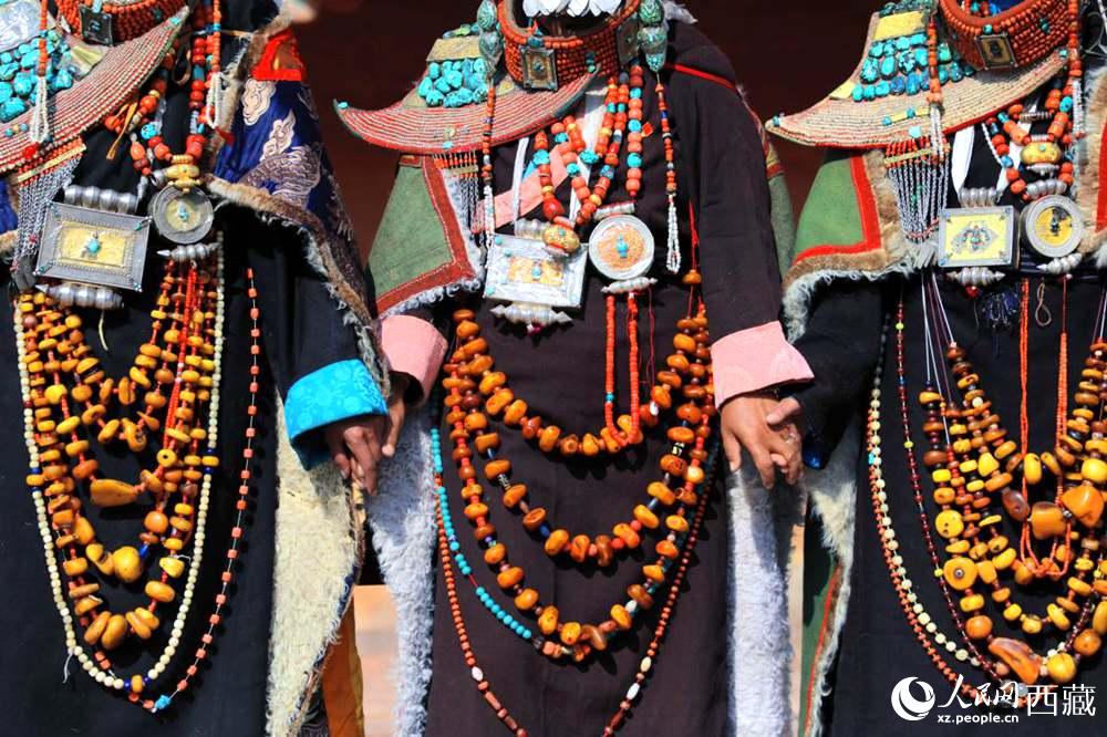 精美的“飛天服飾”。人民網(wǎng) 李海霞攝